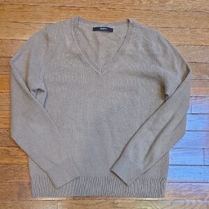 Quince Cashmere V-neck Sweater, Size Medium